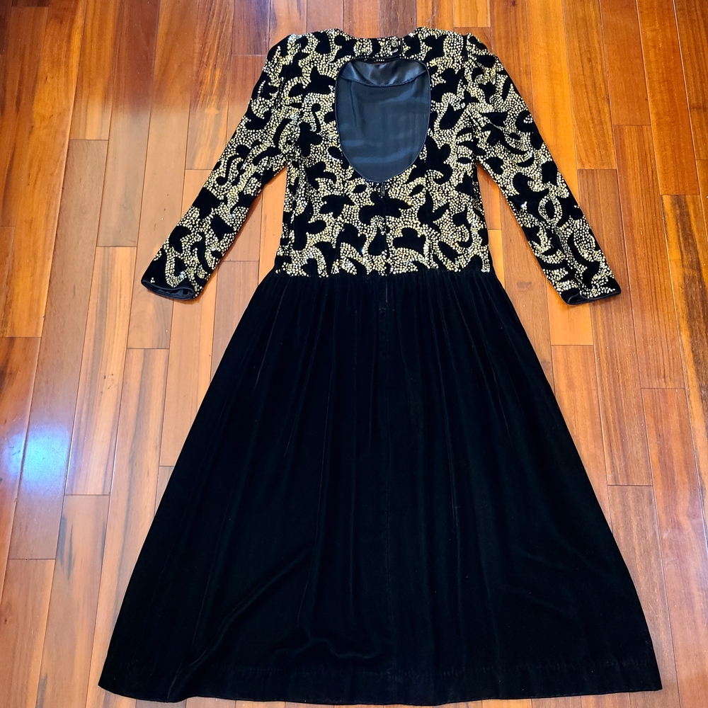 Elegant Black Velvet Maxi Dress with Gold Sequin Bodice